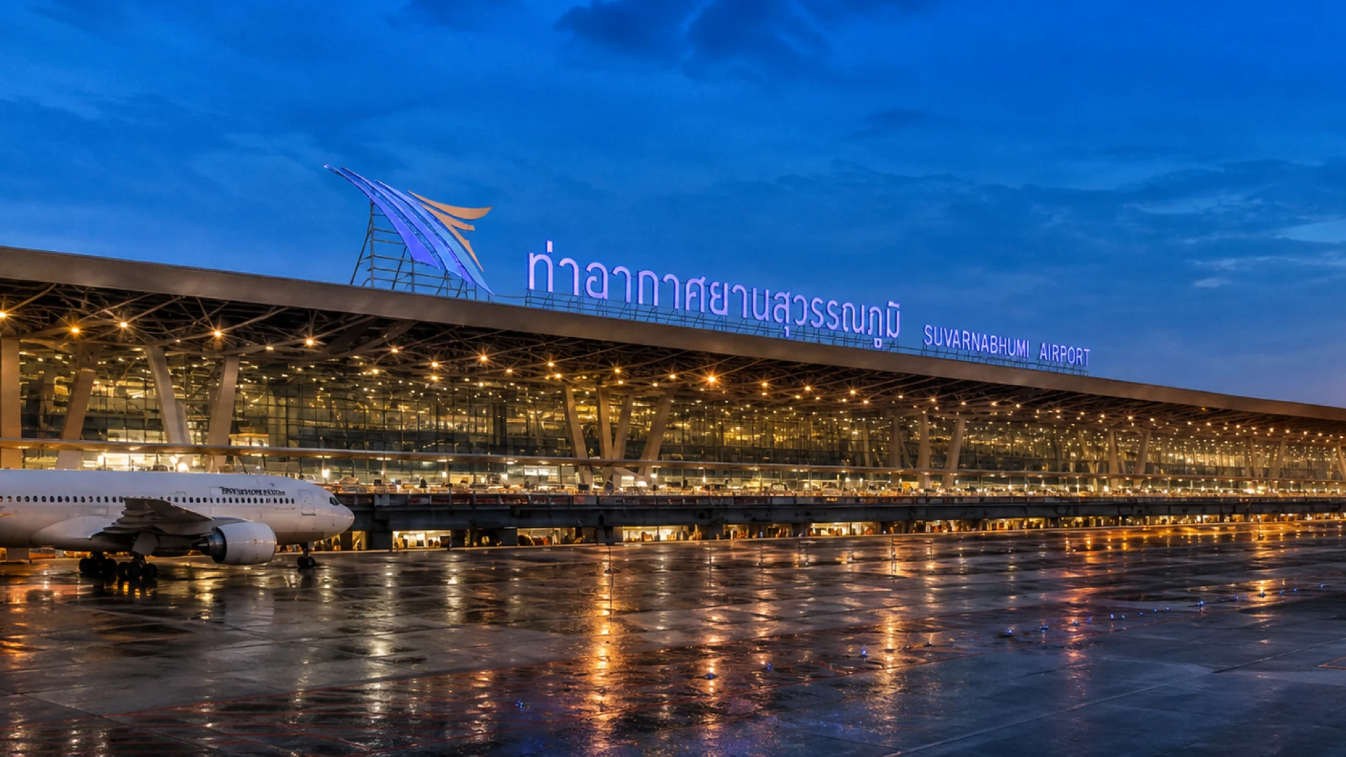 สนามบินสุวรรณภูมิยามค่ำ